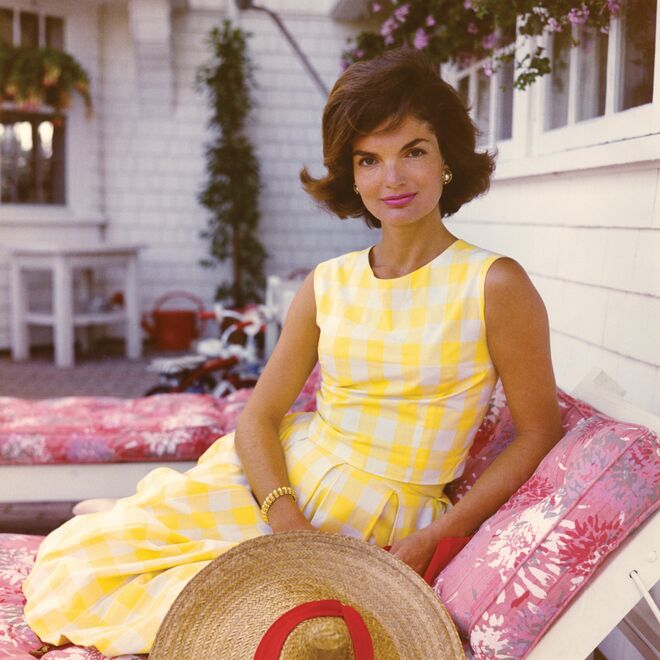 Jacqueline Kennedy. Imagem do livro  The International Best Dressed List: The Official Story, de Amy Fine Collins. Rizzoli.
