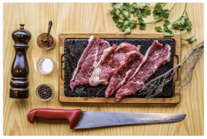 Fogão Gaúcho | A picanha, o cupim, a costela e a maminha continuam a ser alguns dos protagonistas dos novos menus do Fogão Gaúcho, que podem agora ser degustados em casa, por encomenda na app Uber Eats, ou por recolha nos restaurantes em regime de takeaway, das 11:30 às 15h e das 18:30 às 21:30