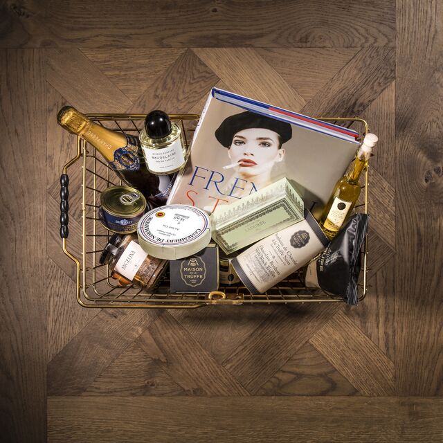 JNCQUOI | O JNcQUOI at Home é um serviço personalizado da Amorim Luxury que leva a casa pratos do JNcQUOI Avenida e JNcQUOI Asia: vinhos, produtos da mercearia gourmet e até peças da loja Fashion Clinic se for esse o desejo.