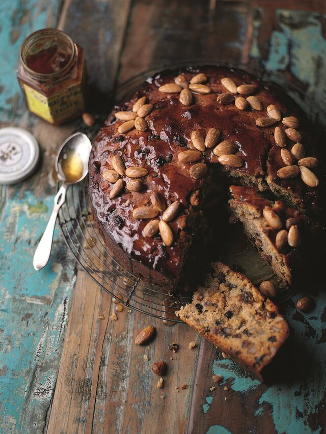 Bolo de fruta e drambuie. Spoonfuls of Honey. Recipes from around the world, Hattie Ellis. Rizzoli, € 18 (aproximadamente). 