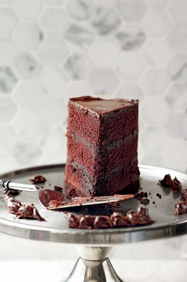 Bolo de chocolate em camadas. There’s Always Room for Chocolate, Naomi Josepher, Jon Payson e Georgia Freedman. Rizzoli, €30 (aproximadamente).