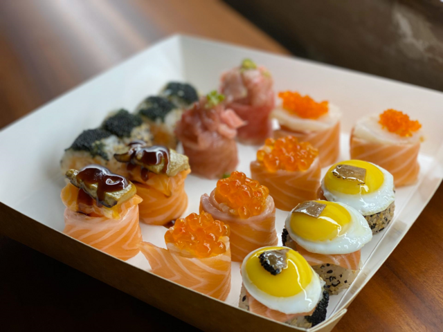IKEDA Japanese Cuisine - Conhecido por se assumir como uma extensão do Japão no Porto, o IKEDA volta a disponibilizar o melhor da gastronomia nipónica aos seus clientes, desta vez no conforto das suas casas, através dos serviços de take away e home delivery. 