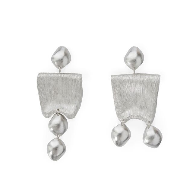 Brincos Musa Velutina, €165, Juliana Bezerra 