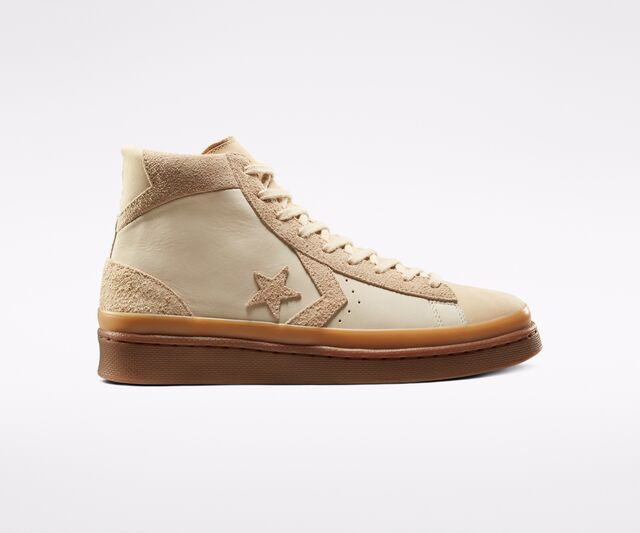 Ténis Pro Leather, €110, Converse 