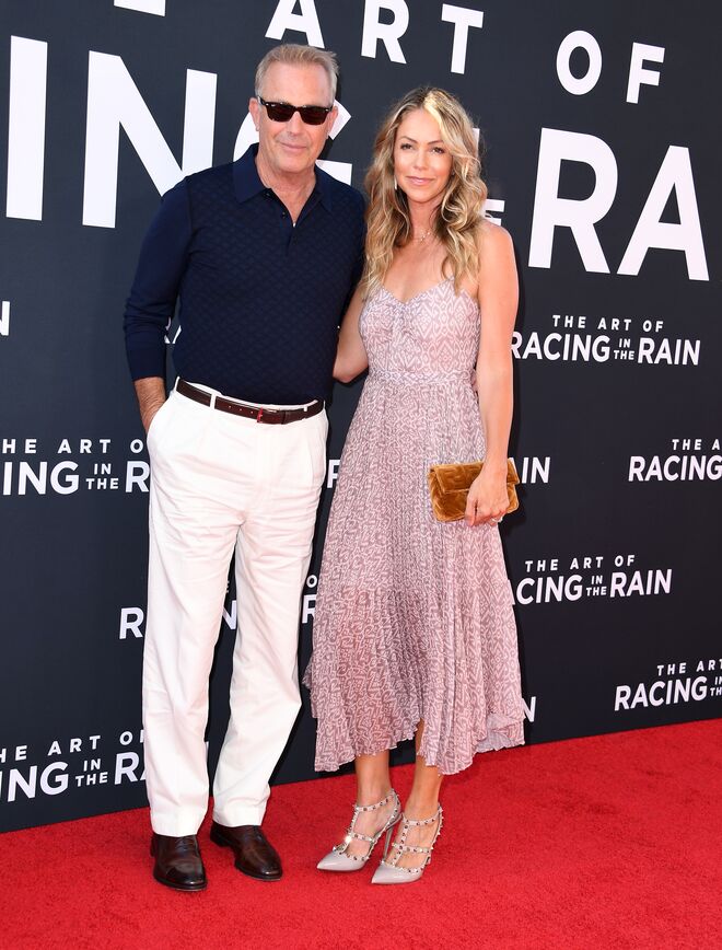 Kevin Costner e Christine Baumgartner | 22 anos de diferença