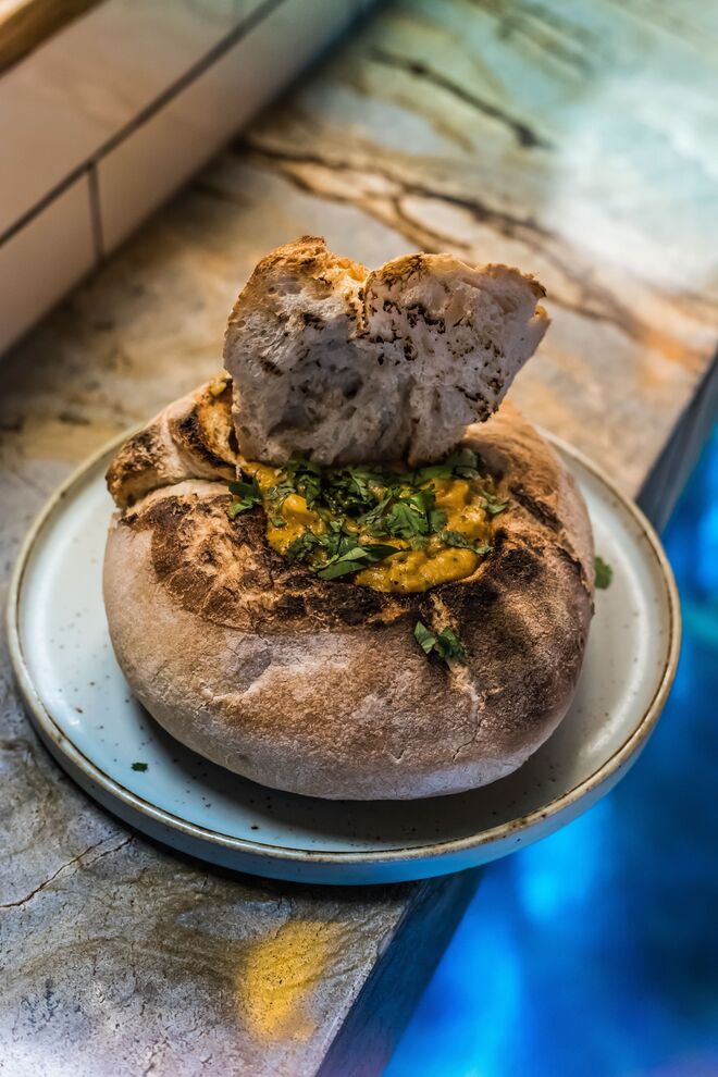 Açorda de bacalhau e gambas, €36