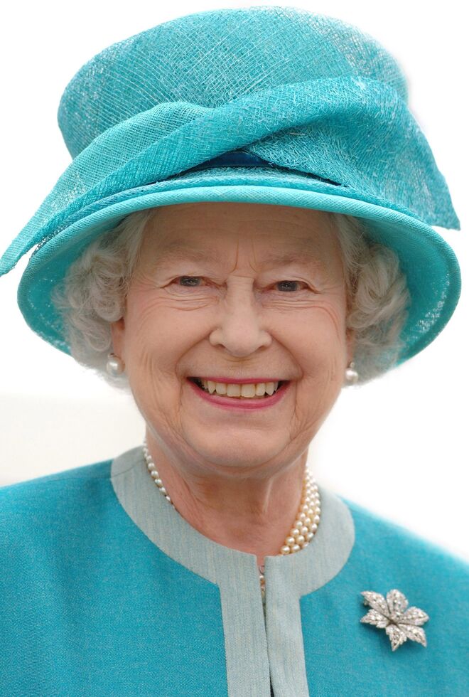 Pregadeiraa flor de seis pétalas em diamantes. Acredita-se ter sido oferecido à princesa Isabel pelo pessoal do palácio de Buckingham a propósito do seu 21º aniversário e ser uma peça com diamantes de proveniência brasileira. A princesa usou-o no anúncio do seu noivado, me 1947. 