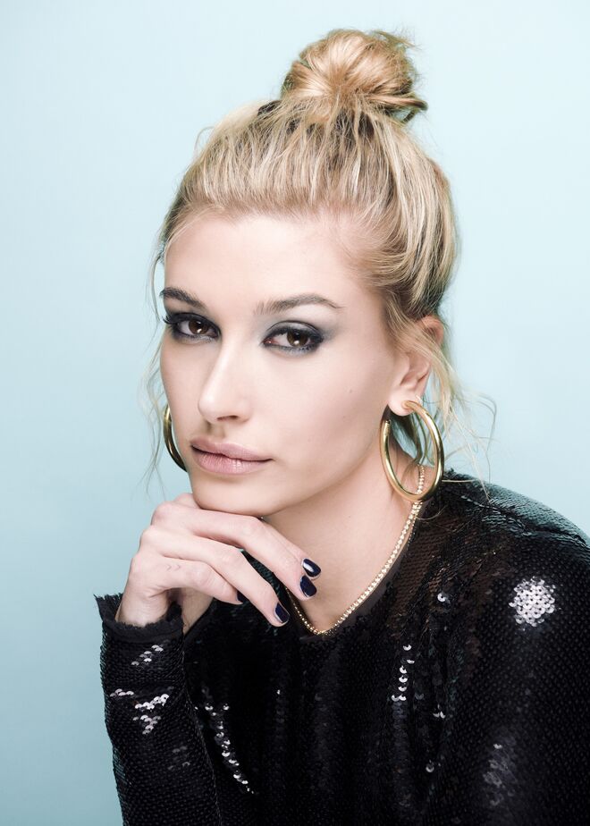 HAILEY BALDWIN | Tem sempre consigo um bálsamo hidratante, que usa tanto nos lábios como nas mãos, nas cutículas das unhas, ou mesmo nas pernas.