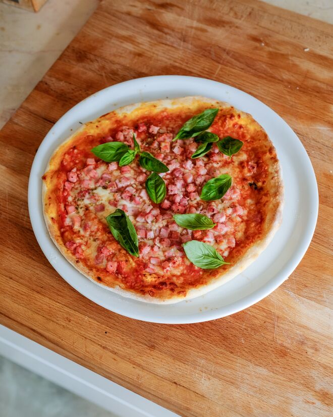 Grupo Non Basta | De forma a adaptar-se a um novo padrão de consumo, o Grupo Non Basta (restaurantes Memoria, Pasta Non Basta Av. Novas e Pasta Non Basta Alvalade) criou um sistema de entregas próprio com oferta de refrigerados, congelados, queijos, enchidos e sobremesas em porções familiares. 