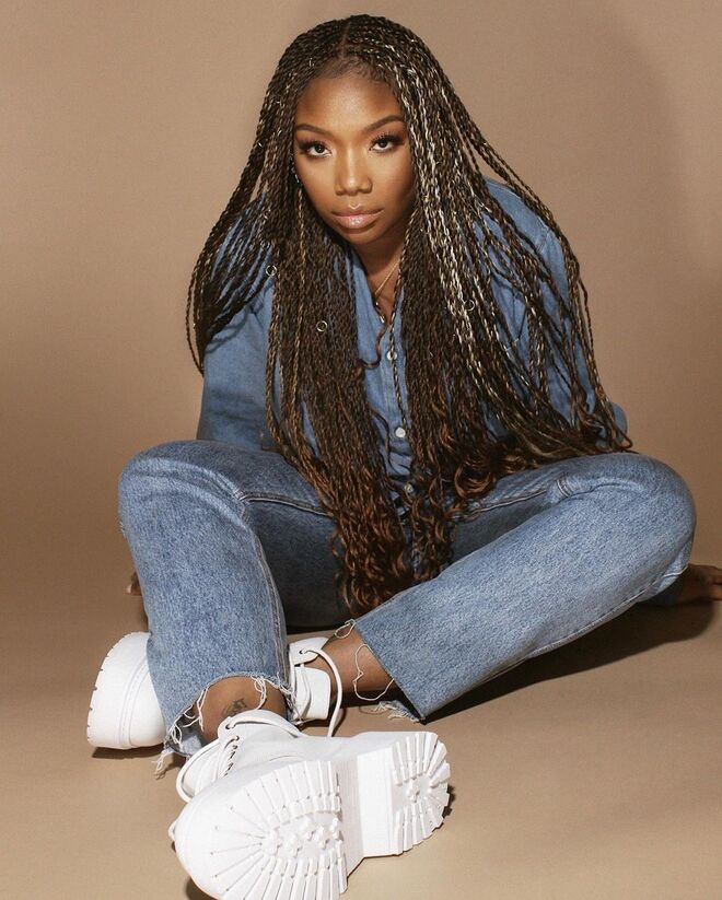 Brandy | Enquanto participava no programa Dancing with the Stars, em 2010, a cantora revelou não estava com ninguém há seis anos. E esclareceu as suas declarações mais tarde, ao afirmar: "Tenho a tendência de me abster se não estiver num relacionamento"
