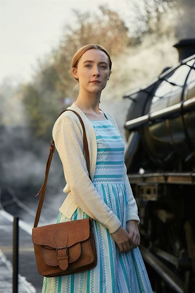 Saoirse Ronan em 'Na Praia de Chesil' (2017)
