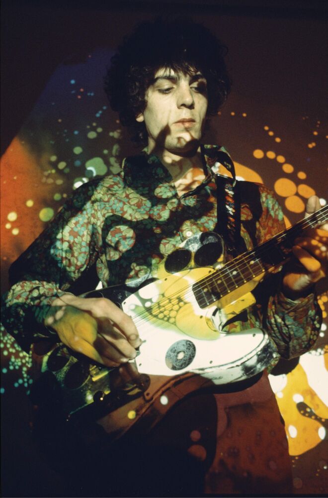 Syd Barrett numa atuação ao vivo no Reino Unido em 1967