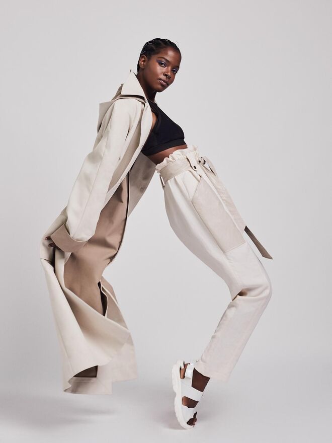 Título: "Cool, fine." | Stylist: Clara Cardoso de Oliveira |  Modelo: Marlena Sousa, L’Agence | Casaco COS; Top de desporto H&M; Calças COS; Sandálias Lemon Jelly

