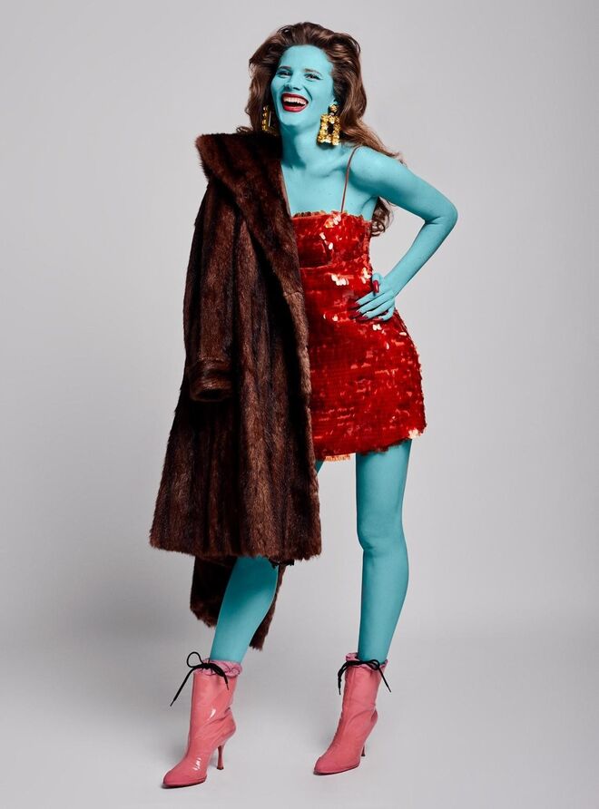 Título: "The Alien of Beverly Hills" | Stylist: Miguel de Athayde Tavarres | Modelo: Ionela, Karacter Agency |  Vestido, casaco, brincos e botas da Produção 

