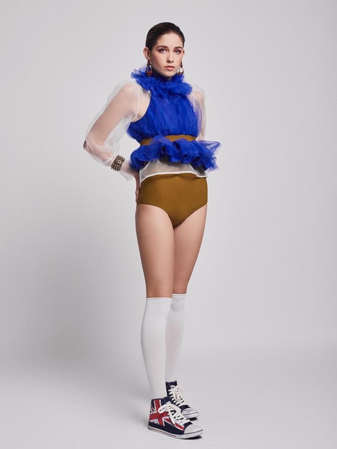 Título: "Tema: Cool-Action " | Stylist: Patrícia Coimbra | Modelo: Laura Rato, Face Models | Blusa Organza Zara; Blusa Tule Zara; Fato de Banho Oysho; Meias Calzedonia; Brincos Biju; Pulseiras Tally Weijl; Sapatilhas da Produção