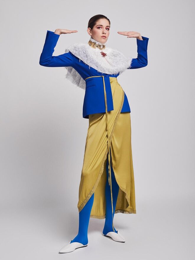 Título: "Tema: Cool-Action " | Stylist: Patrícia Coimbra | Modelo: Laura Rato, Face Models | Vestido Motel; Blazer Zara; Poncho Zara; Meias Calzedonia; Gargantilha Tally Weijl; Alfinete Biju; Moule Zara