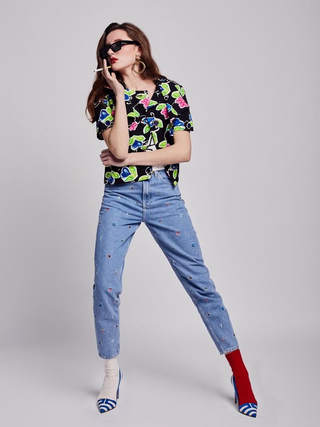 Título: "EDITORIAL 80’S MOOD" | Stylist: Tatiana Costa Dias | Modelo: Felicia Iscra, L’Agence |  Blusa da Produção; Fato de Banho Elisabetta Franchi; Calças Tommy Hilfiger; Sapatos Elisabetta Franchi; Óculos da Produção; Cinto e brincos Elisabetta Franchi; Meias Calzedonia