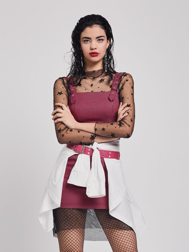 Título: "Punk Grunge Atittude" | Stylist: Leonor Jorge | Modelo: Beatriz Passos, Face Models | Camisa da Produção; Vestido Bershka; Camisola da Produção; Top Pull & Bear; Brincos e cinto da Produção; Sapatos Zara 