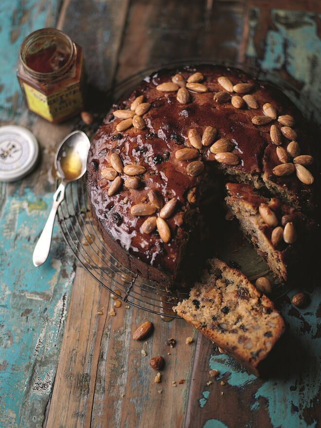 Bolo de fruta e drambuie. Spoonfuls of Honey. Recipes from around the world, Hattie Ellis. Rizzoli, € 18 (aproximadamente). 