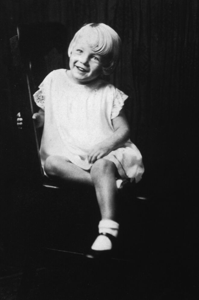 Norma Jeane Mortenson, a futura Marilyn Monroe aos 5 anos, em 1931