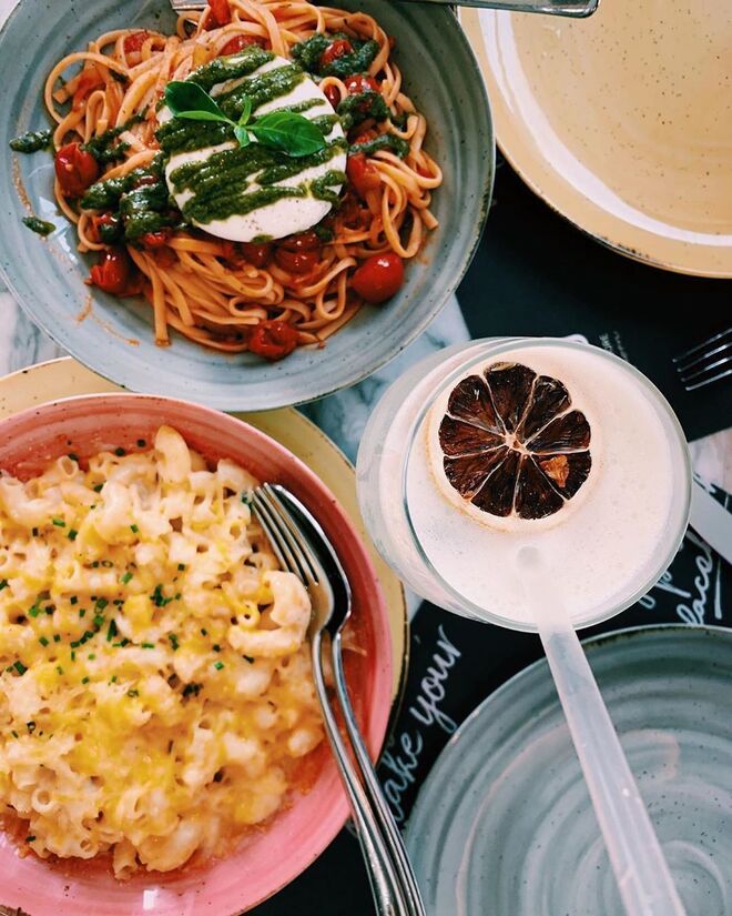 Guilty Drive Thru e Yakuza&Go | O chef Olivier da Costa apresenta os novos Guilty Drive Thru e Yakuza&Go, conceitos disponíveis em take-away que derivam dos já existentes restaurantes. De massas a hamburgueres, passando pelas famosas pizzas, os menus completos de ambas as insígnias podem ser consultados no site do grupo. 