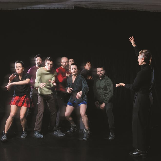 A coreógrafa Olga Roriz com os seus bailarinos num estúdio da companhia. Da esquerda para a direita: 