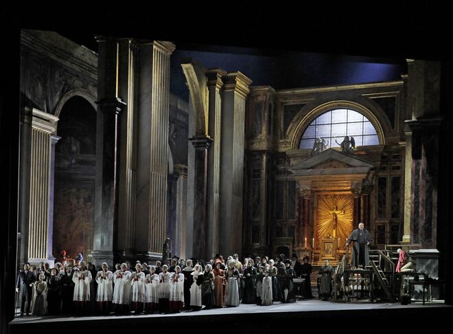 Tosca, na Metropolitan Opera (Nova Iorque). De Puccini com encenação de Sir David McVicar.