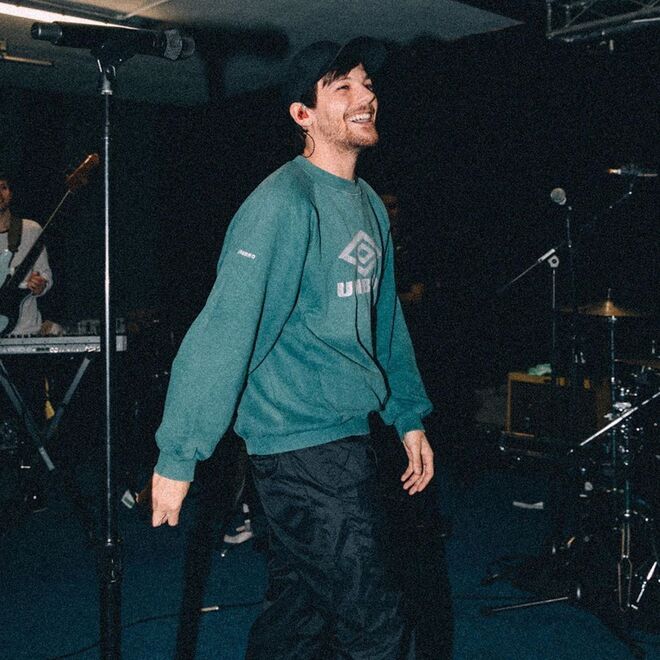 Louis Tomlinson adiou a sua Tour no Reino Unido, devido ao novo vírus