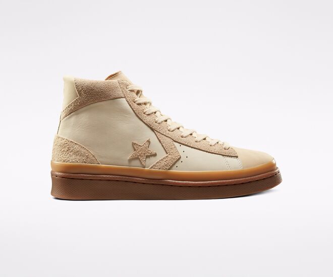 Ténis Pro Leather, €110, Converse