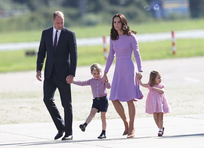 William e Kate com George e Charlotte numa visita oficial a Hamburgo, em 2017