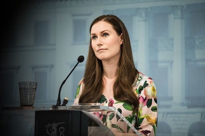 Sanna Marin pôs e imprensa e as redes sociais a alertar para os riscos da pandemia, sendo que hoje o país conta com 4,576 casos de infetados e 190 mortes e está entre os poucos que não precisou de importar material sanitário. 