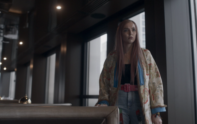 Temporada 2 episódio 7 | Casaco Etro, calças Kevin Germanier e cinto The Attico