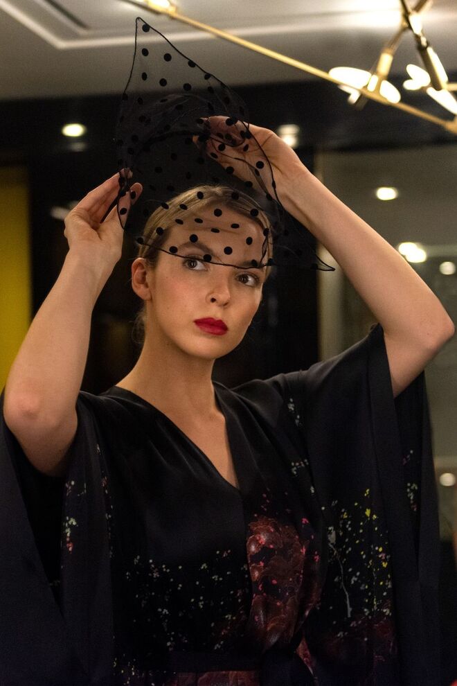 Temporada 2 episódio 5 | Véu feito sob medida pela figurinista da série Charlotte Mitchell e robe Meng