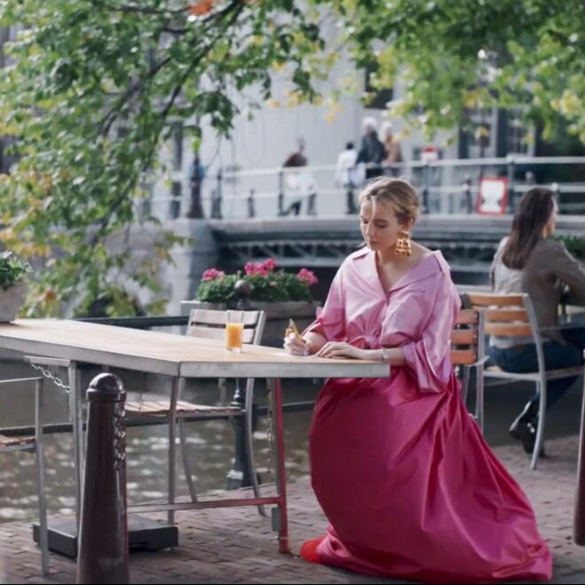 Temporada 2 episódio 4 | Blusa Rosie Assoulin, saia William Vintage e brincos vintage Christian Lacroix