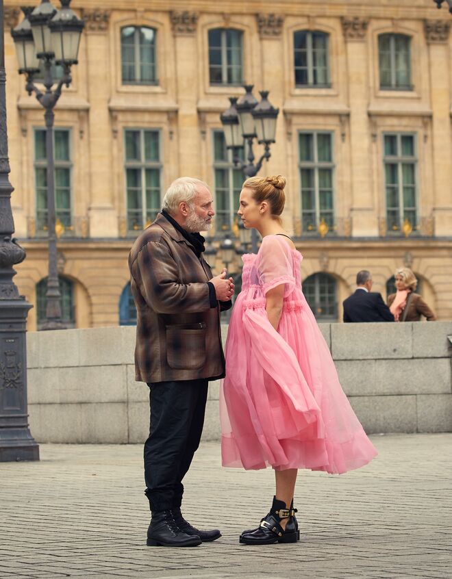 Temporada 1 episódio 2 | Vestido Molly Goddard e botas Balenciaga