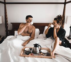 10 boas razões pelas quais deveria fazer mais sexo de manhã