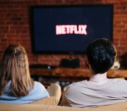 Viciadas em séries. Esta adição explicada por especialistas