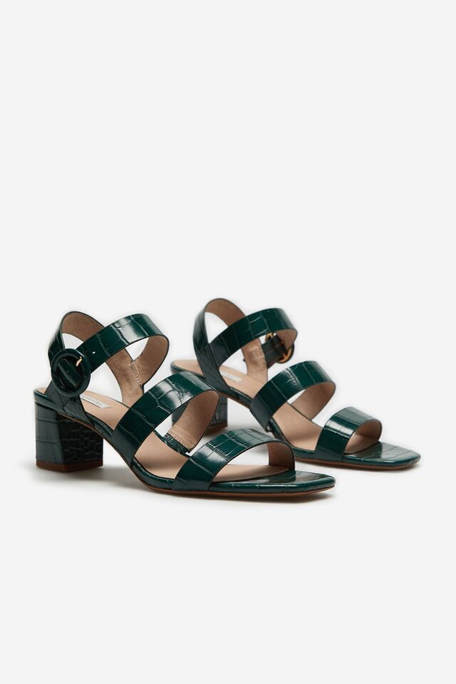 Sandálias Cortefiel, €48,99