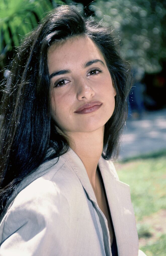 Penélope Cruz fotografada em Madrid, em 1992, com 18 anos.