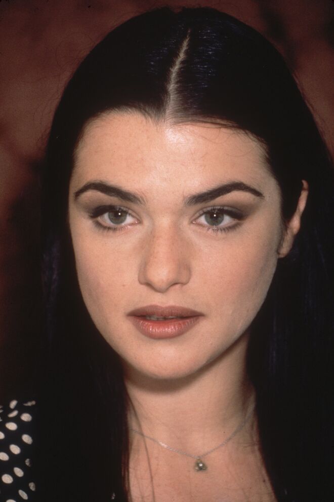 Rachel Weisz em 1995, com 25 anos.