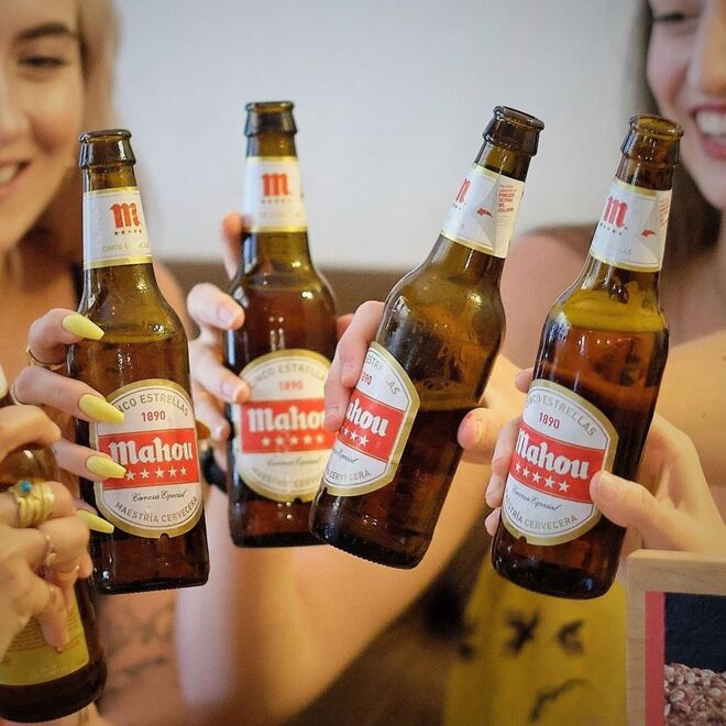 A famosa Mahou San Miguel, empresa de cerveja espanhola presente em Portugal há mais de um quarto de século, apoia a restauração portuguesa ao entregar mais de 130.000 litros de cerveja aos seus clientes, um valor equivalente a 650.000 imperiais, entre outras medidas solidárias. 