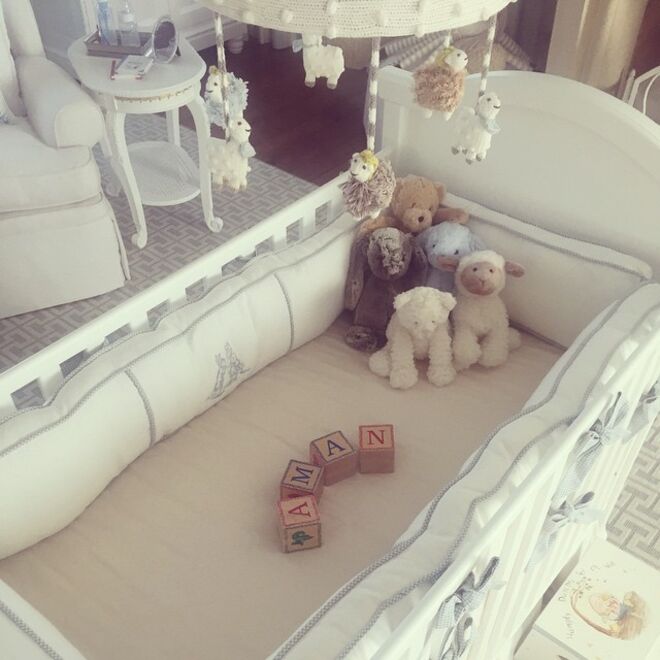 Talvez a casa ainda tenha um berçário para o bebé Archie. Perry partilhou uma fotografia do quarto decorado para seu filho, Aman, em 2015