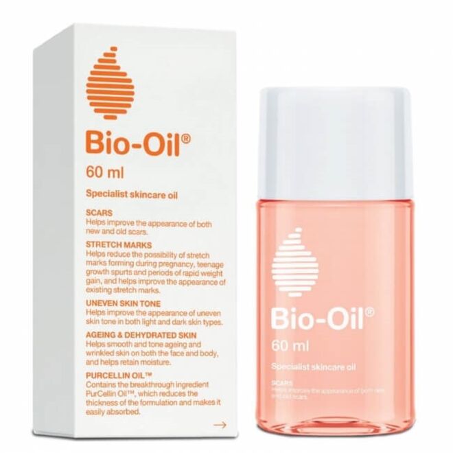O Bio-Oil Óleo para Cuidado da Pele é uma combinação de extratos vegetais e vitaminas suspensos em uma base de óleo para reduzir manchas, estrias e cicatrizes. 
