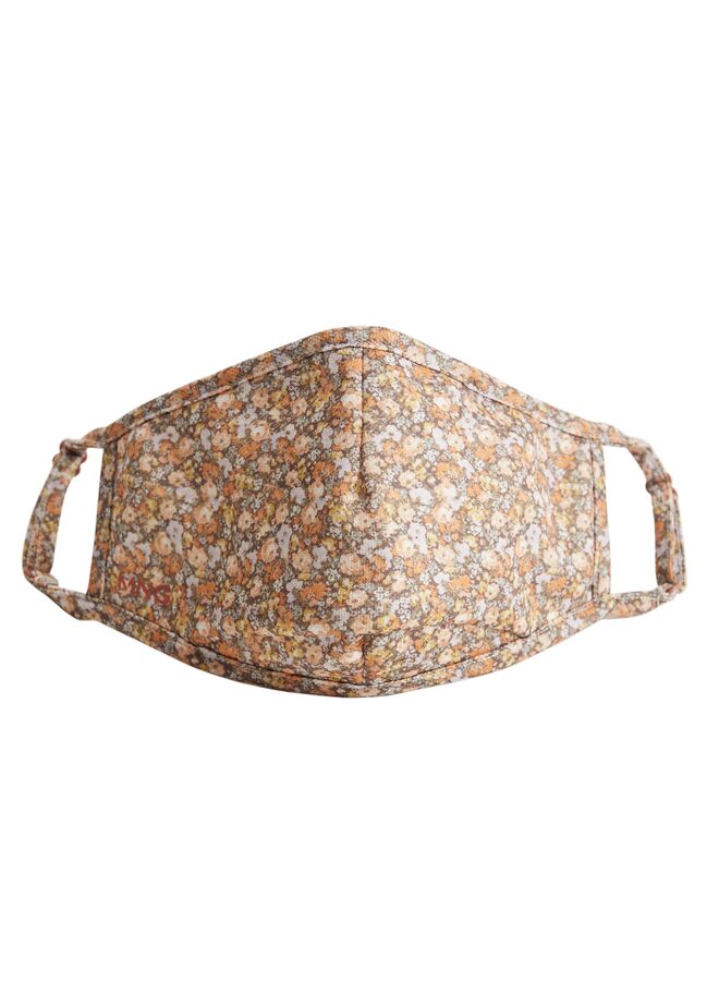 A Mango criou uma série de modelos de máscaras higiénicas, seguindo as especificações relativas aos materiais, estrutura e confeção estabelecidas pela UNE As máscaras para adultos estarão à venda em www.mango.com já esta semana e os modelos de crianças estarão disponíveis em breve, podendo ser adquiridas por um preço entre 8€ e 10€.