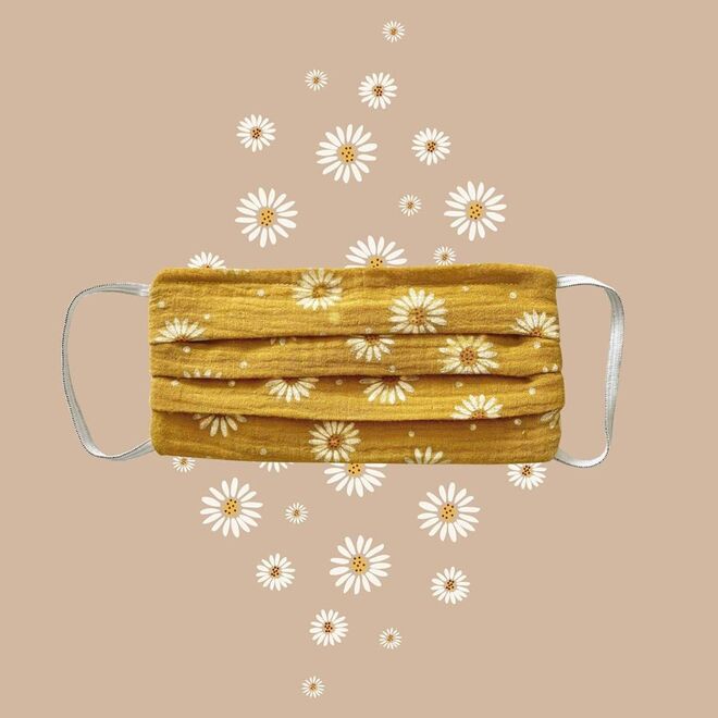 Uma marca portuguesa que nasceu em tempos de pandemia, a Trama vende as suas máscaras no Instagram. As máscaras, que existem em dois modelos, são feitas 100% a partir de algodão e os padrões vão sendo colocados na página. Uma máscara custa 5€ ou 8€ (conforme o modelo), e o pack de cinco custa 20€ ou 32€.