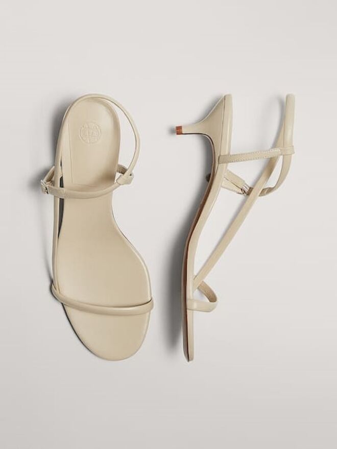 Sandálias Massimo Dutti, €69,95