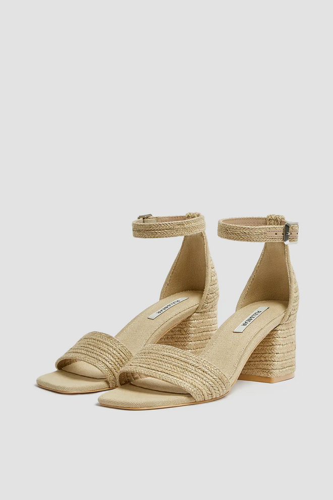 Sandálias Pull & Bear, €29,99