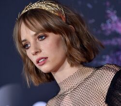 Eis Maya Hawke, modelo, atriz e agora cantora 