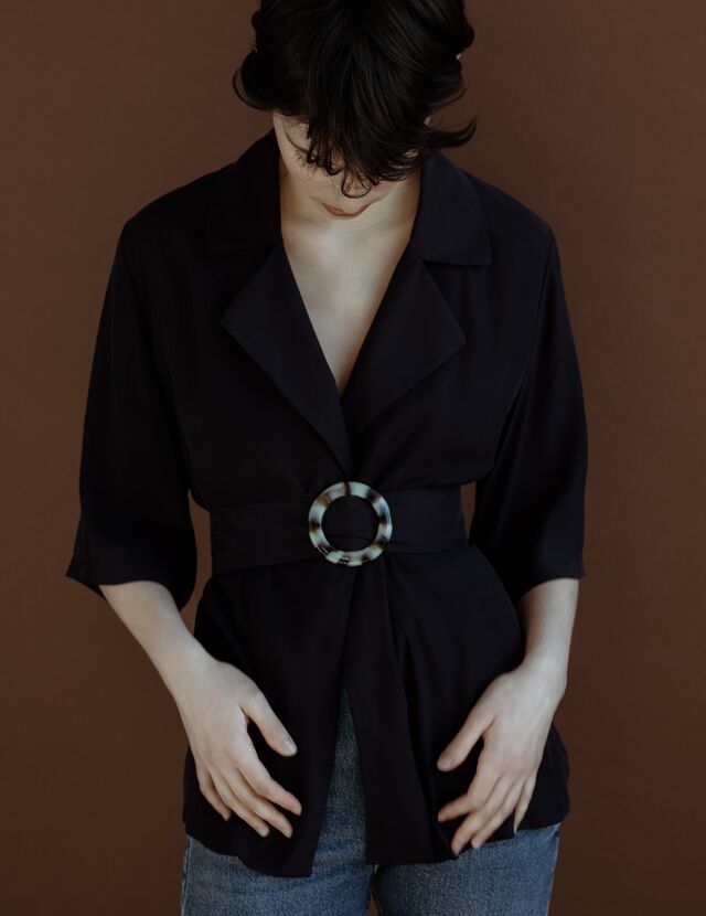 “O facto de não me focar em micro tendências e apostar na qualidade dos materiais e confecção, faz com que as peças possam ser usadas durante muito tempo, em várias situações das nossas vidas e que tenham durabilidade” explica Margarida Marques de Almeida. 