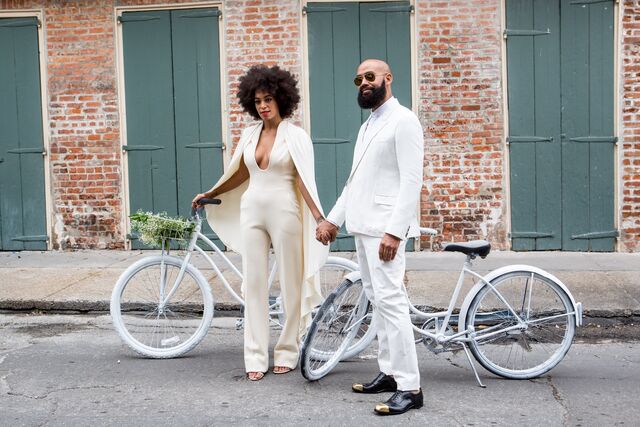 Solange Knowles elegeu um jumpsuit bege de  Stéphane Rolland, no seu casamento com Alan Ferguson.